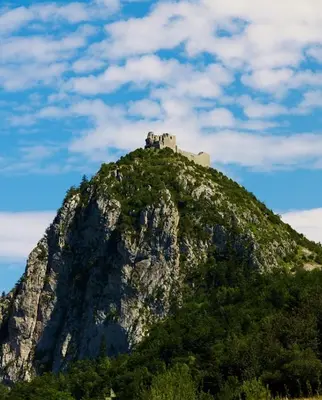 a castle on the top of a mountain at Studio Cosy en Conteneur-Maritime in Tabre