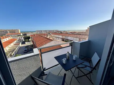 a balcony with a table and chairs on a balcony at Appartement 2 pièces - 5 couchages Port la Nouvelle PN440-023 in Port-la-Nouvelle
