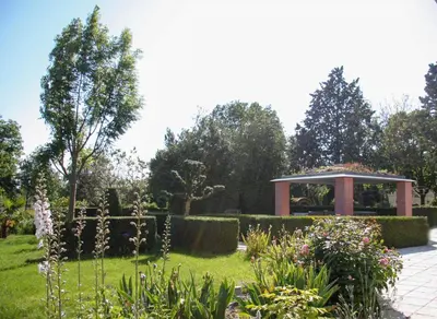 a garden with a gazebo in the background at L'Oustal d'en Paris in Nogaret