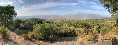 a view of a valley with mountains in the distance at Chambre privée chez l'habitant, Les Maisons de Gaia in Tuchan