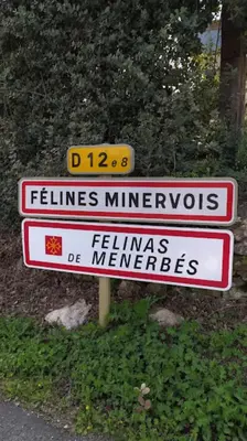 a sign that reads felines minivos and felines de mercedes at Villa with private pool and panoramic view in Félines-Minervois