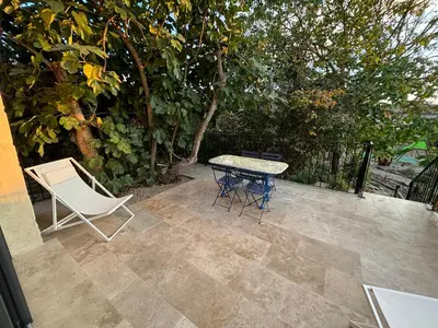 a table and chairs sitting on a patio at Le jardin de la Vade in Carcassonne