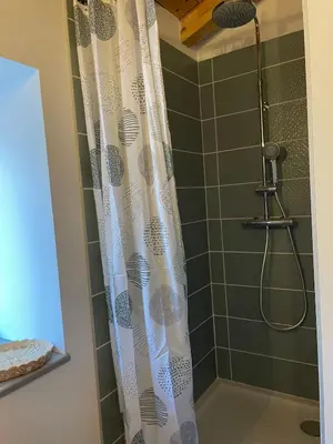 a shower with a shower curtain in a bathroom at Petite maison au centre de Mirepoix in Mirepoix