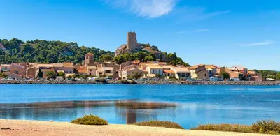 a town sitting on top of a large body of water at Studio Cabine En Bord De Mer à Gruissan in Gruissan