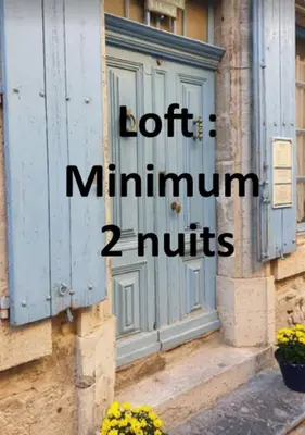 a blue door on a building with the wordsoit minnum nuts at La Maison Bleue de Sigean - Loft 1 in Sigean