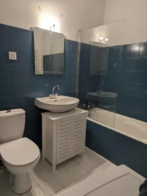 a bathroom with a toilet and a sink and a tub at Cosy Bastide 4 personnes in Carcassonne