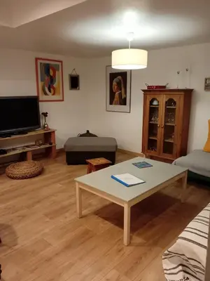 a living room with a coffee table and a television at Grande maison 7 places in Paziols