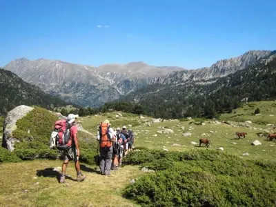 a group of people walking up a mountain at Mobil-home 3 pièces avec terrasse à Camon - API-1-52-1043 in Camon