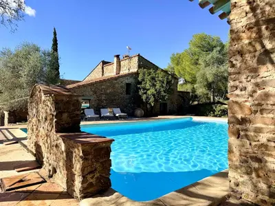 an old stone house with a blue swimming pool at Mas Sarava - Retraite détente - Pilates et Massage in Espira-de-lʼAgly