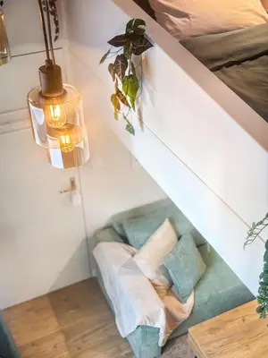 a room with a bed and a green couch at Le Jardin, studio façon nature in Castres