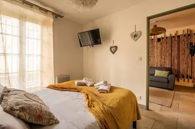 a bedroom with a bed with towels on it at Chez le Golfeur - Cœur & Vignes in Carcassonne