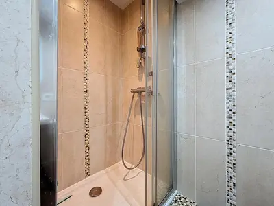 a shower with a glass door in a bathroom at Le Mirabeau - Appartement bourgeois - Terrasse 80m2 - Wifi et Climatisation in Narbonne