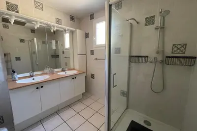a bathroom with two sinks and a shower at Les hauts d'Embres havre de paix pour 8 in Embres-et-Castelmaure