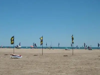a beach with traffic lights in the sand at Gruissan - T2 cosy 4 pers - Proche port - FR-1-796-95 in Gruissan