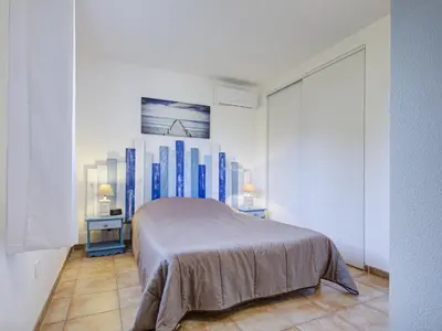 a bedroom with a bed and a painting on the wall at PMinervois I N02 Villa 3P6 in Homps