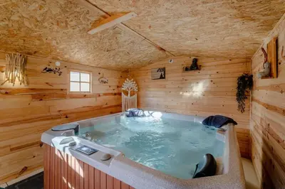 a jacuzzi tub in a log cabin at La douce echappee in Trèbes