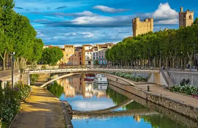 a bridge over a river in a city at Maison de ville - Les Grands Buffets in Narbonne