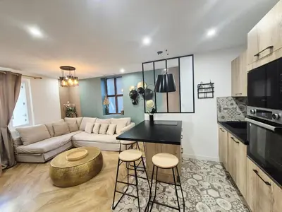 a living room with a couch and a table at Appartement l'Atelier Cosy in Narbonne