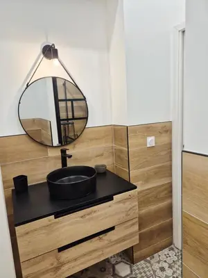 a bathroom with a black sink and a mirror at Appartement l'Atelier Cosy in Narbonne
