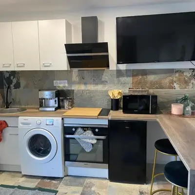 Studio climatisé avec terrasse