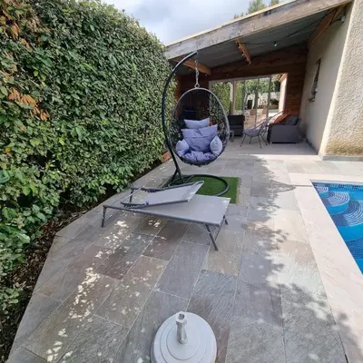 a laundry room with a washing machine and a washer at villa familiale piscine privé sans vis à vis in Bages