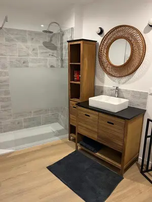 a bathroom with a sink and a mirror and a tub at Le Loft du Canal du midi & son garage Vélos-Capestang in Capestang