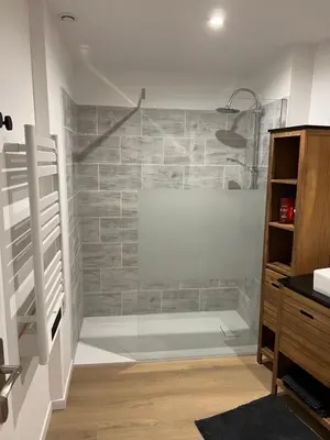 a bathroom with a shower with a glass door at Le Loft du Canal du midi & son garage Vélos-Capestang in Capestang