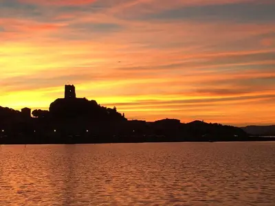 a sunset over a large body of water at Appartement cosy vue mer avec terrasse in Gruissan