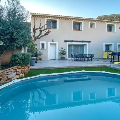 Stunning Home In Puisserguier