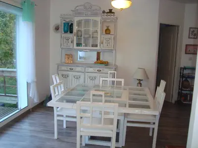 a dining room with a white table and chairs at Maison dans un écrin de verdure in Sorèze