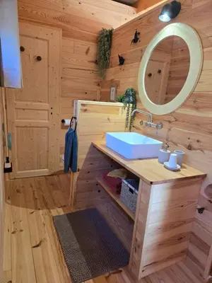 a bathroom with a sink and a mirror at La parenthèse in Ansignan