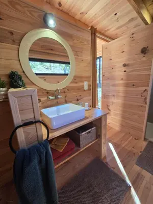 a bathroom with a sink and a mirror at La parenthèse in Ansignan