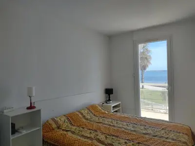 a bedroom with a bed and a view of the ocean at Villa T4 Gruissan avec Vue Mer, Climatisée, 80m2, Plage à 50m, 6 Pers. - FR-1-796-100 in Gruissan