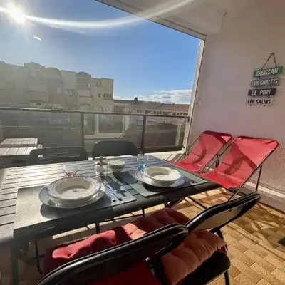 Studio sur le port avec piscine & terrasse
