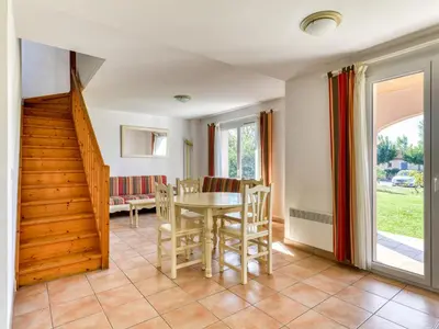 a dining room with a table and chairs at P Minervois J N07 Villa 3P4 in Homps