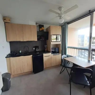 Studio rénové avec piscine et accès direct plage