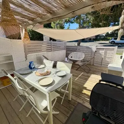 Pavillon rénové avec terrasse & piscine