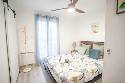 a bedroom with a bed and a ceiling fan at Terrasse et parking a 500m de la Cite AR in Carcassonne