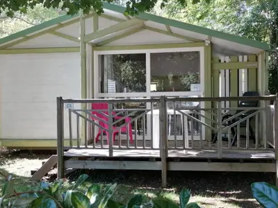 a screened in porch with a pink chair on a deck at Chalet familial 5 pers avec terrasse à Axat - API-1-52-1152 in Axat