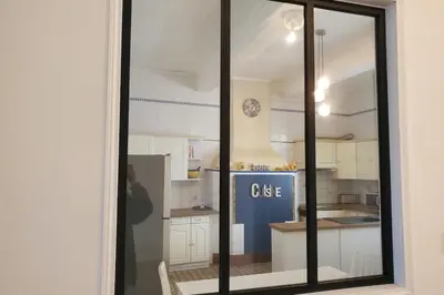 a glass window of a kitchen with a ctc sign at Via Domitia Spacieuse maison 5 chambres in Portel-des-Corbières