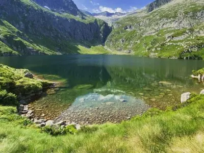 a lake in the middle of a valley with mountains at Lodge 22m² avec Terrasse - Pour 5 Personnes - API-1-52-1500 in Camon