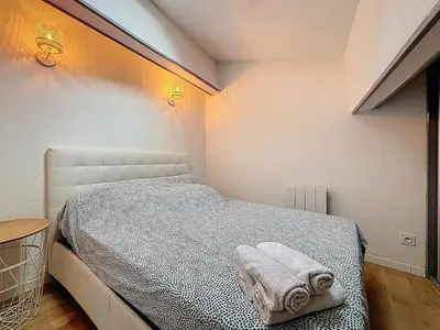 a bedroom with a bed with two towels on it at Le Vicomte - Appartement en Duplex - Centre ville in Narbonne