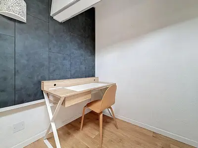 a desk with a chair next to a wall at Le Vicomte - Appartement en Duplex - Centre ville in Narbonne