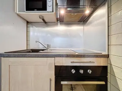 a kitchen with a sink and a microwave at Le Vicomte - Appartement en Duplex - Centre ville in Narbonne
