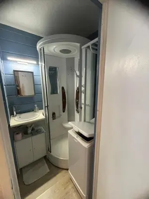 a small bathroom with a shower and a sink at Studio cosy avec piscine et parking à Gruissan in Gruissan