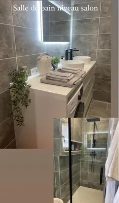 a bathroom with a sink and a mirror at Le Havre de Paix in Espérausses