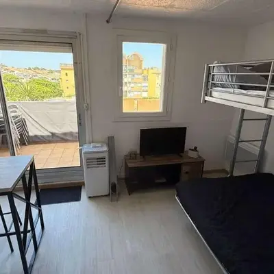 AIG168 GRUISSAN STUDIO VUE PORT AVEC TERRASSE PARKING ET PISCINES
