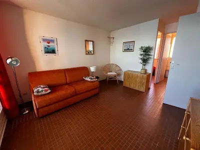 a living room with a couch and a table at AIG_42 Appartement Type 2 – 4 couchages – Superbe vue avant-port à Gruissan in Gruissan