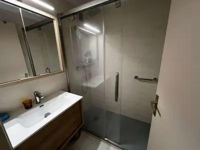 a bathroom with a glass shower and a sink at AIG_42 Appartement Type 2 – 4 couchages – Superbe vue avant-port à Gruissan in Gruissan