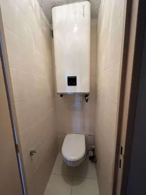 a small bathroom with a toilet and a cabinet at AIG_42 Appartement Type 2 – 4 couchages – Superbe vue avant-port à Gruissan in Gruissan